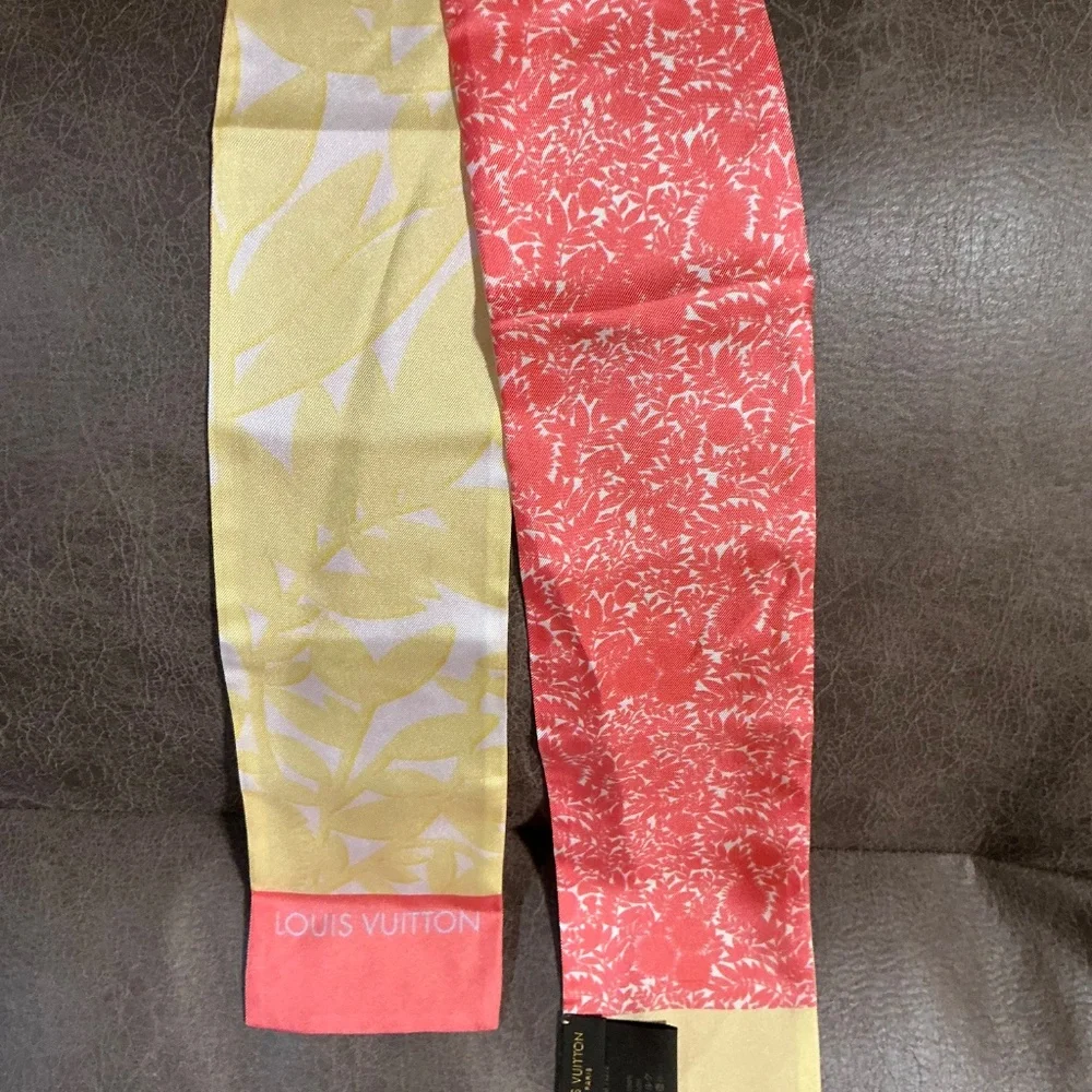 Louis Vuitton silk twilly - Picture 2 of 7